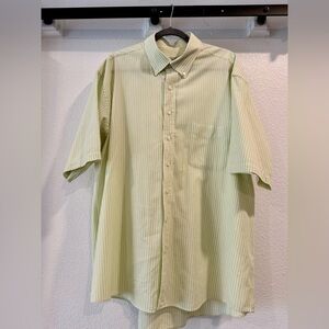 Cool summer dressing in this yellow and green striped casual dress shirt. 2XL